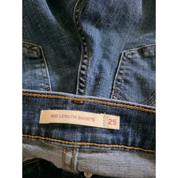 Levi Shorts Cut Off Women's Size 25 Distressed - Picture 3 of 4